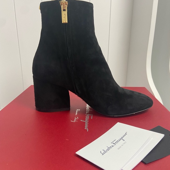 RARE Salvatore Ferragamo Pisa 70 Black Suede Booties, Size 5.5 - Picture 4 of 16